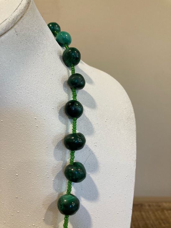 Green Malachite Stone Beaded Necklace Graduated Beads with Glass Bead Spacers - Picture 5 of 10